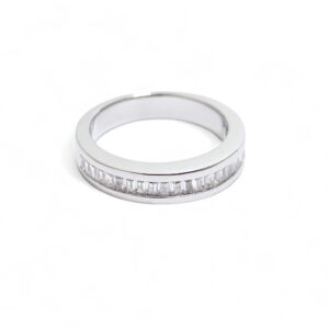 alliance diamants baguettes serti rails monture or blanc 18 carats