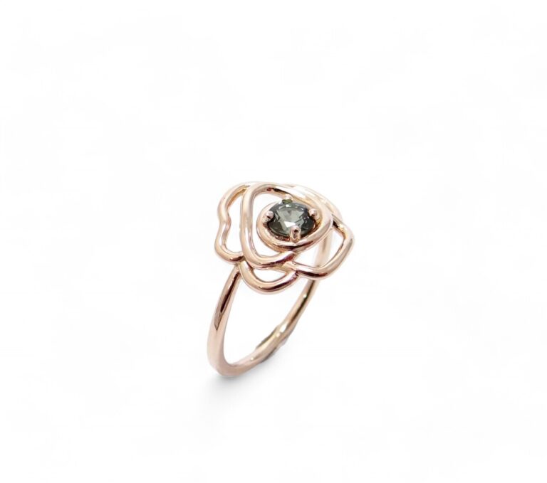 Bague en Or Rose 18 Carats et Saphir Vert