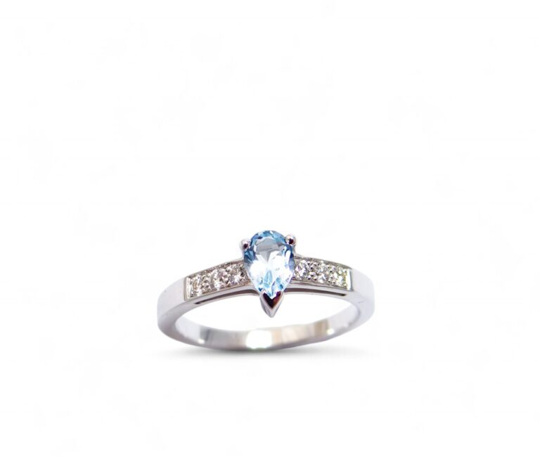 Bague topaze bleu poire et diamants, or blanc 18 carats