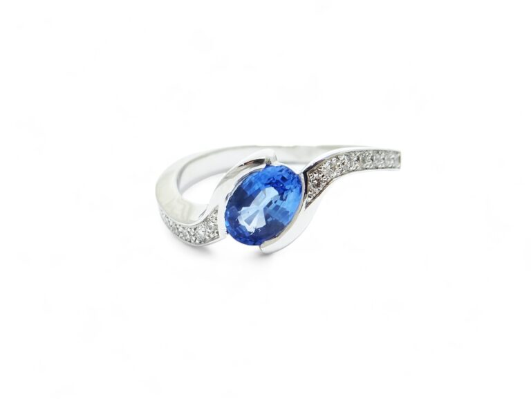 Bague Saphir Ceylan et Diamants en Or Blanc 18 Carats