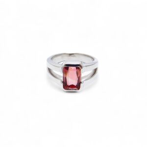 bague tourmaline rose rectangle serti clos monture en or blanc 18 carats corps de de bague ouvert de chaque coté