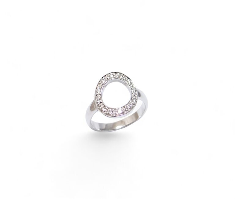 Bague or blanc 750 et diamants.