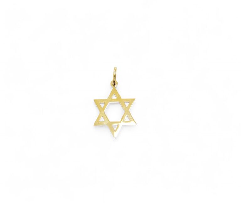 Pendentif étoile de David or jaune 18 carats.