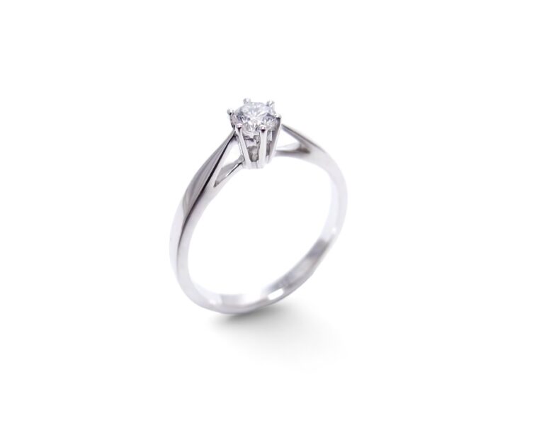 Solitaire or blanc 18 carats et diamant de 0.30 ct