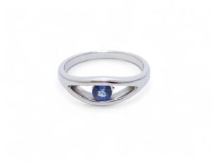 solitaire saphir ceylan monture en or blanc 18 carats
