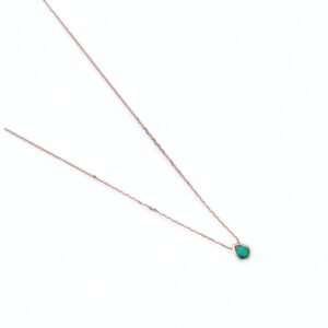 collier emeraude solitaire en or rose 18 carats avec chaine maille forcat
