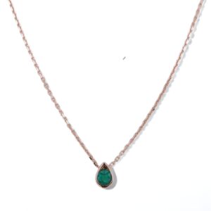 pendentif emeraude collier coulissant sur la chaine en or rose 18 carats