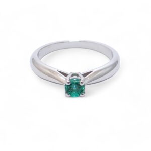 solitaire emeraude monture or blanc 18 carats serti sur 4 griffes