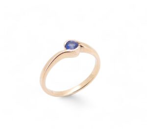 solitaire saphir ceylan serti clos monture en or jaune 18 carats joaillier createur