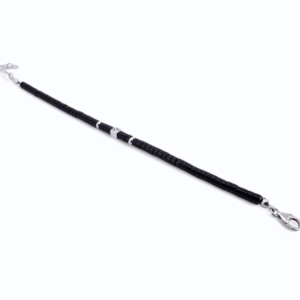 Bijou raffiné : bracelet en argent avec pierre noire centrale et détails en diamant